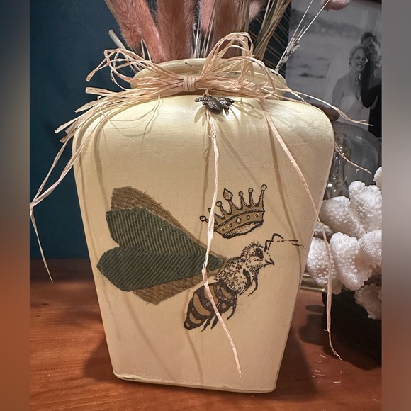 Queen Bee | Decoupaged Up-Cycled Glass | Baby Shower/Gender Reveal/Decor/Storage - Picture 3 of 4